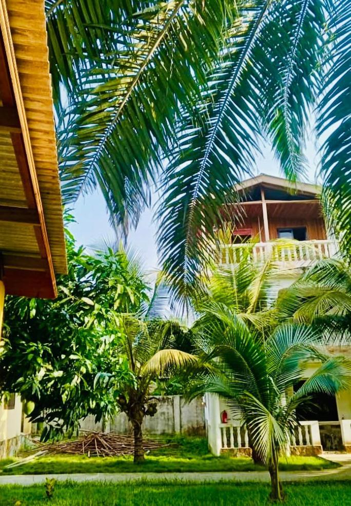 Serenity Haven Lodge Busua Экстерьер фото